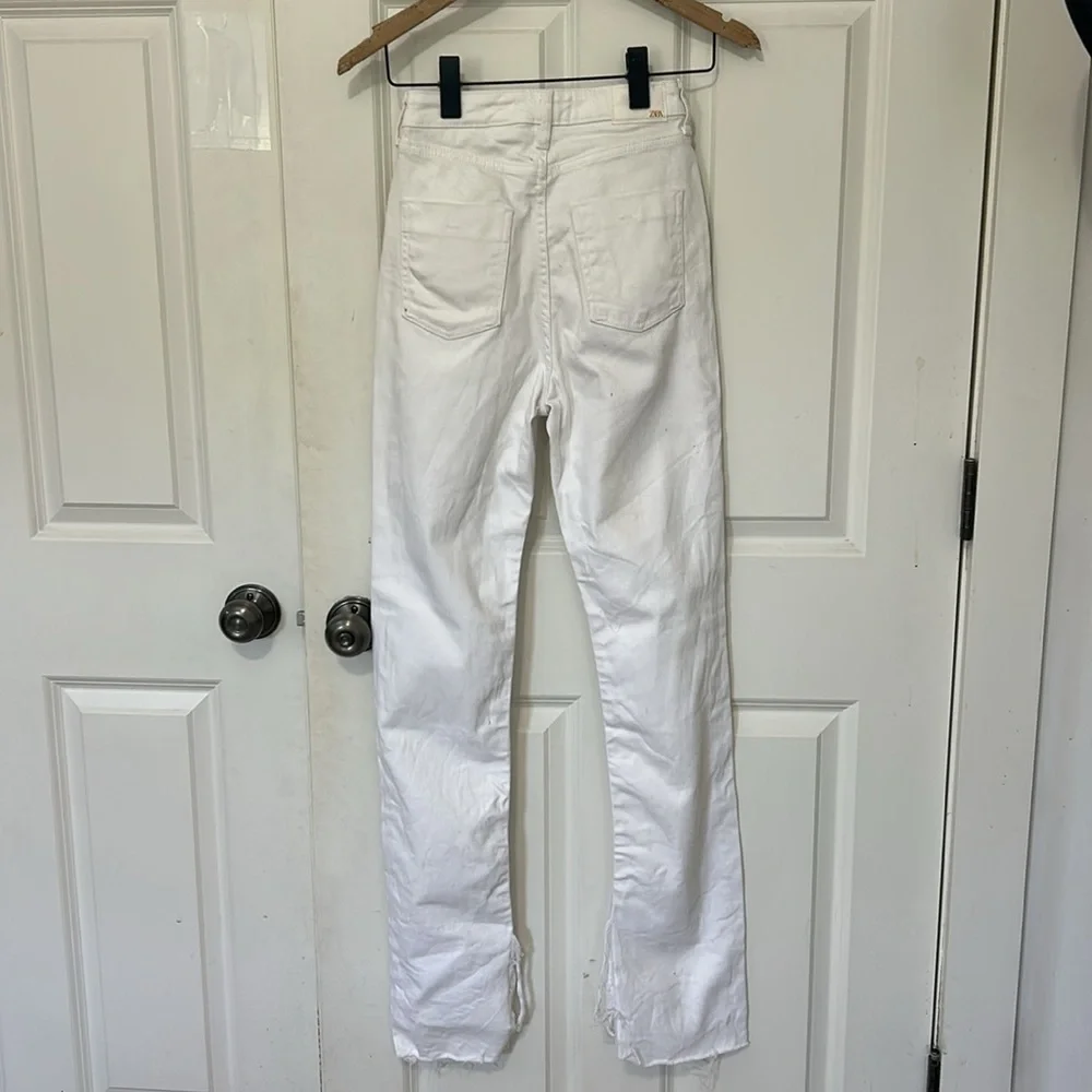 Zara White Straight Leg Jeans size 2 inseam 31“